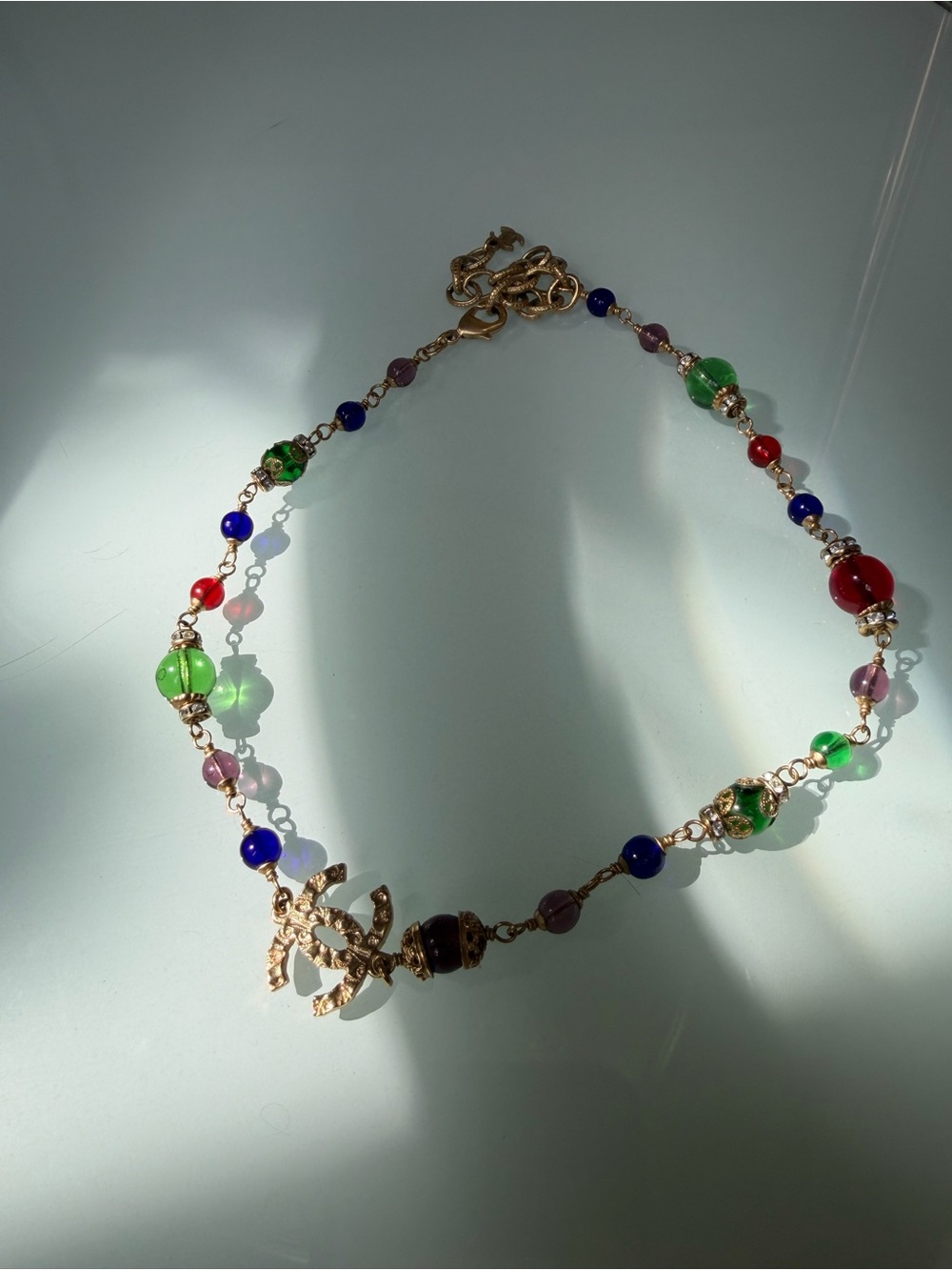 CHANEL Gold-Tone Multicolor Beaded Necklace with Interlocking CC Charm - Picture 8 of 11
